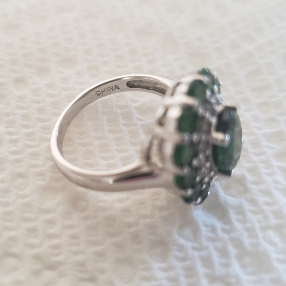 CHROME DIOPSIDE OVAL COCKTAIL CLUSTER RING - Picture 6 of 9